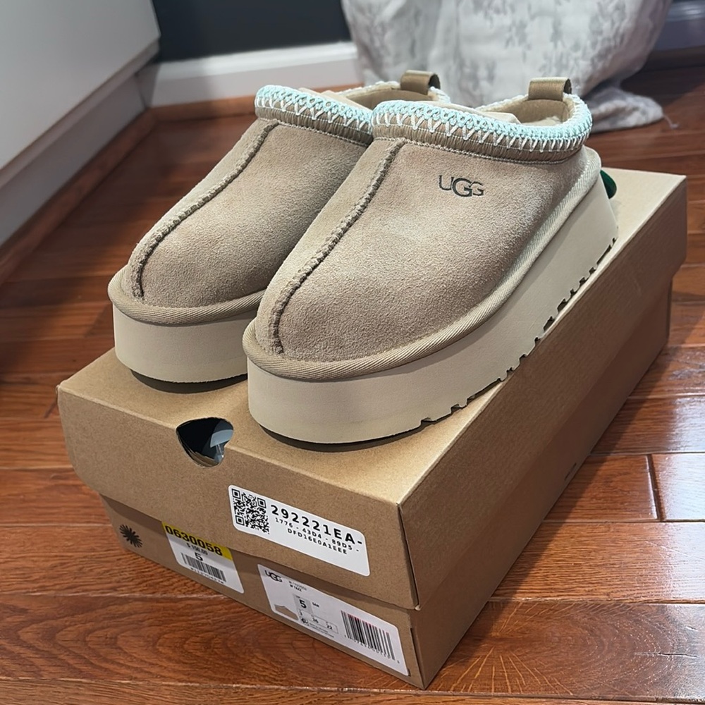 Brand New UGG Tazz NWT Slippers "Sand" (Women’s size 5)